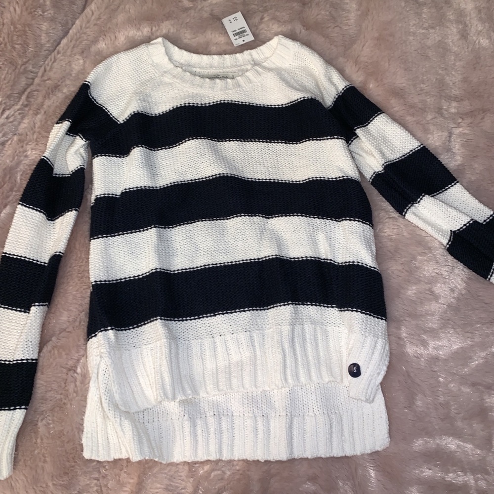 Abercrombie sweater NEVER WORN BEFORE